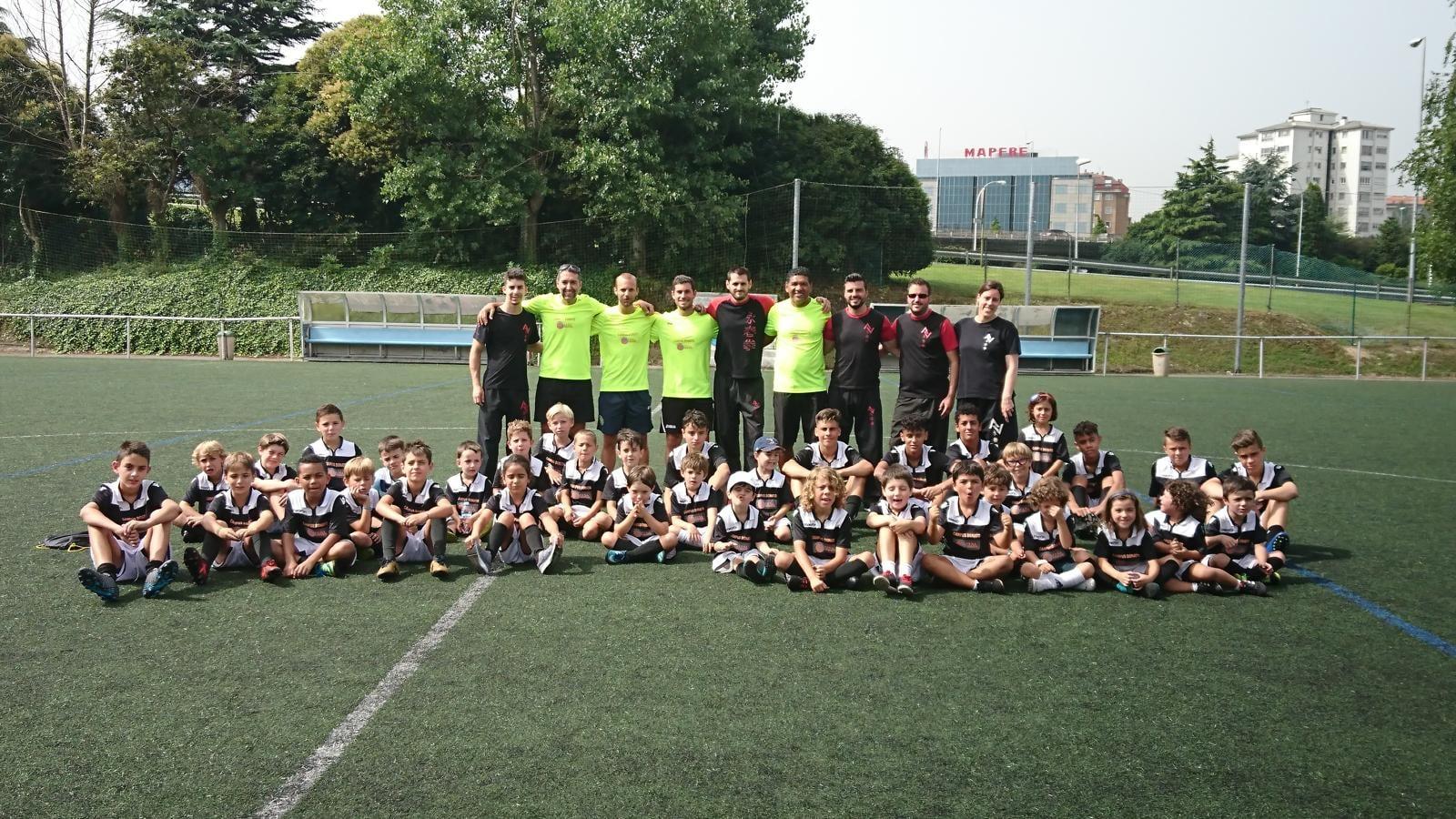 Foto de grupo del Campus Donato con todos los monitores