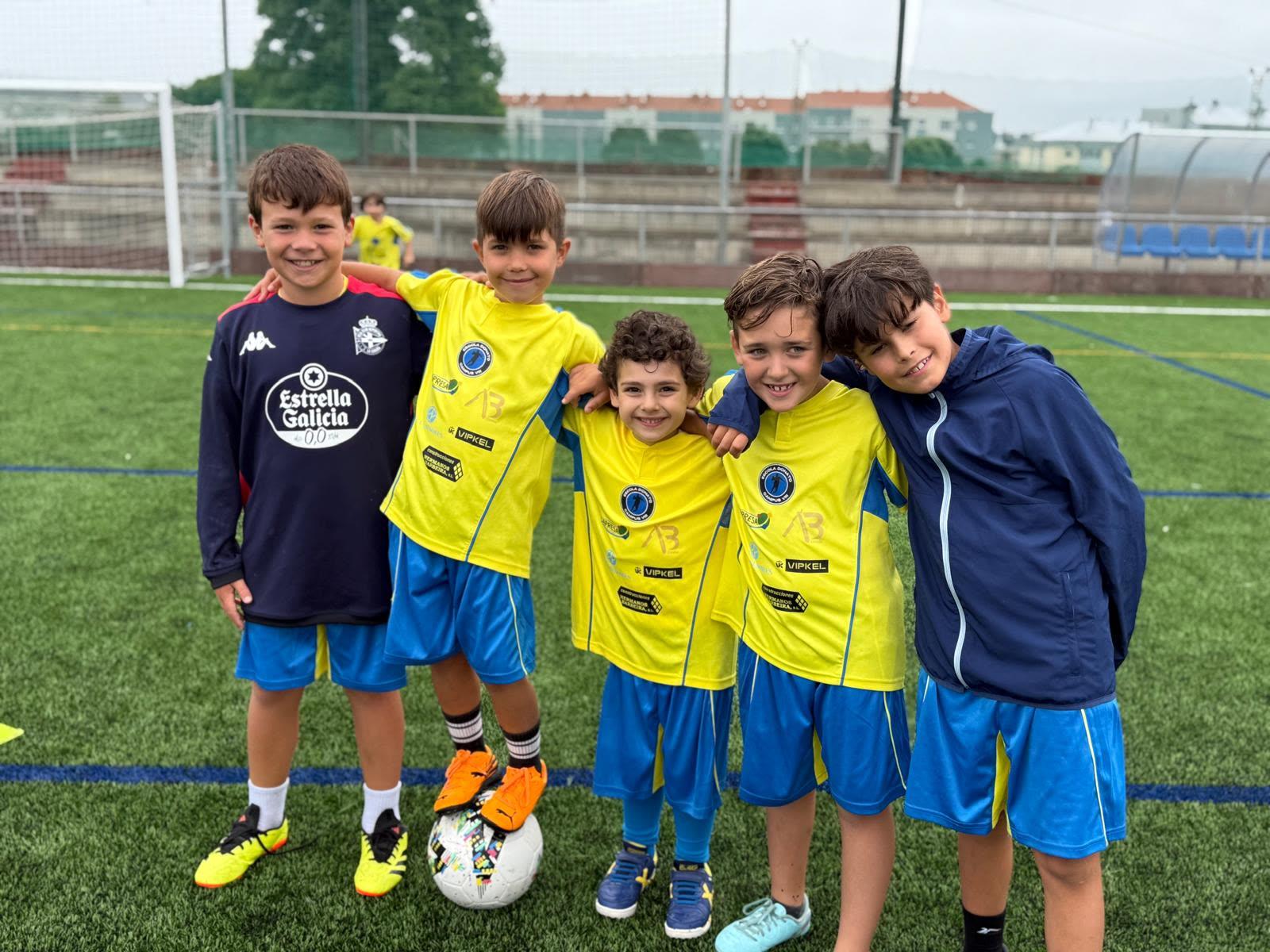 Grupo de niños del Campus Donato durante una sesión de tecnificación