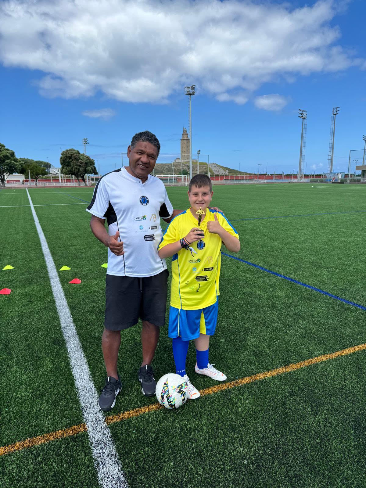 Donato Gama da Silva con un participante del Campus