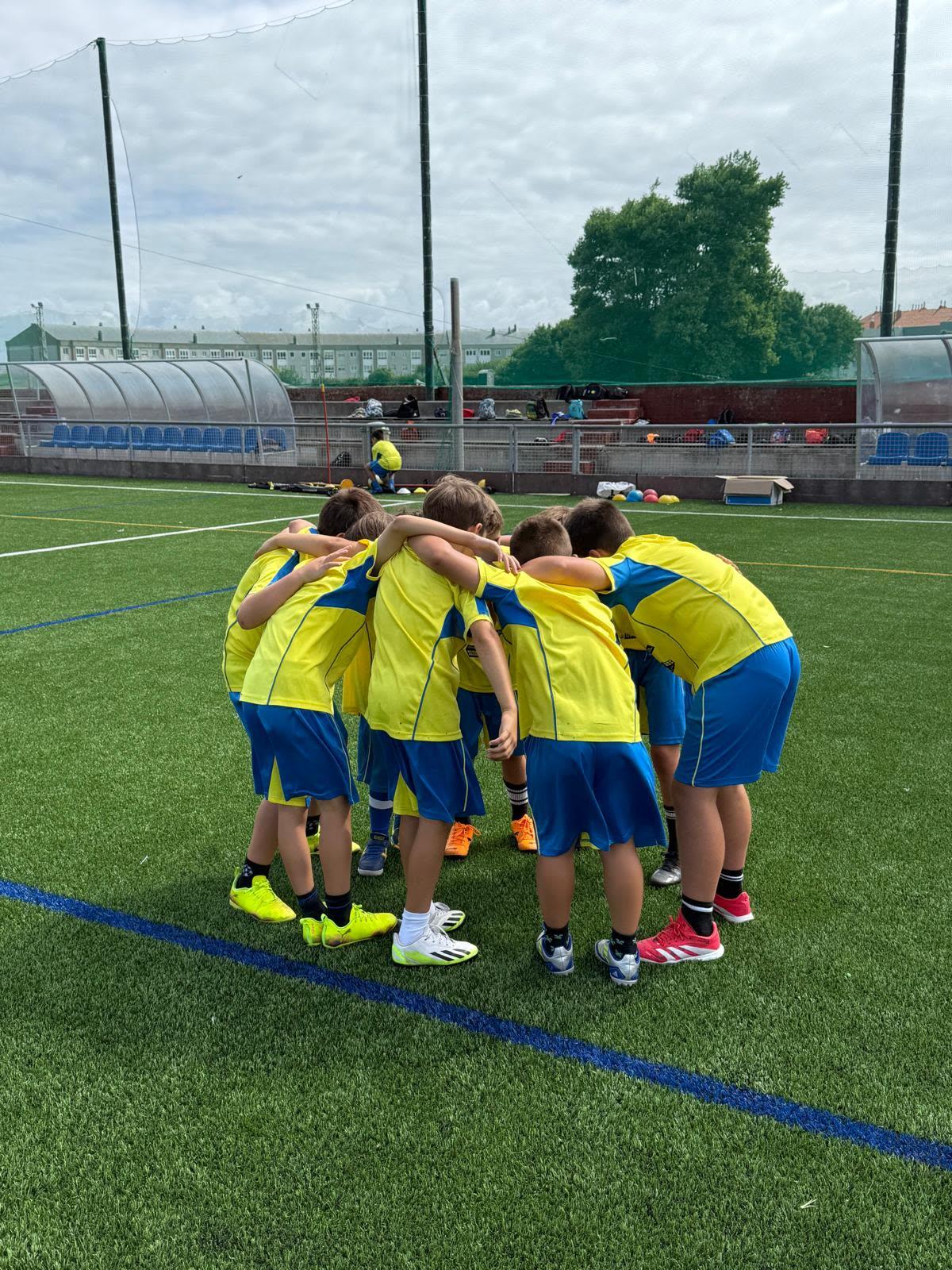 Grupo de niños reunidos durante el Campus Donato