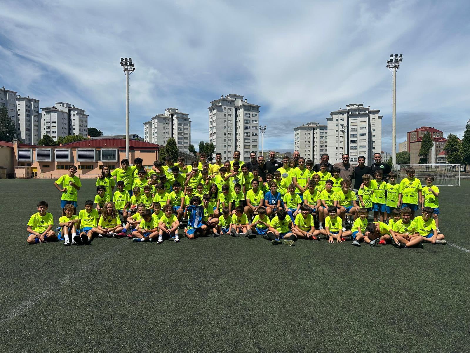 Foto de grupo del Campus Donato con todos los participantes