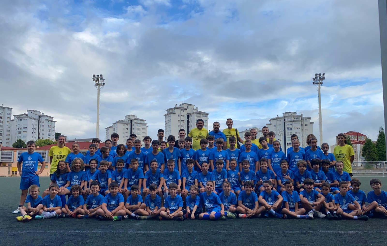 Niños del Campus Donato VI junto a Donato Gama da Silva