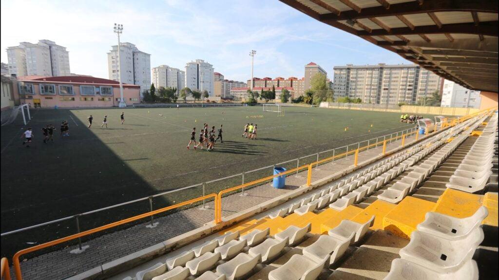Campo de fútbol de Elviña en A Coruña — sede del Campus Donato